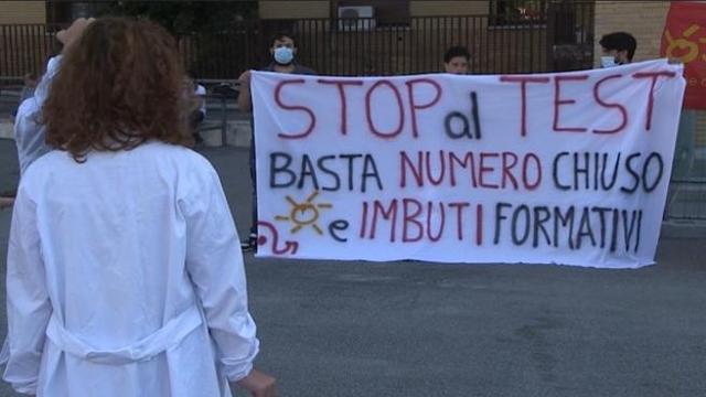 test medicina proteste studenti