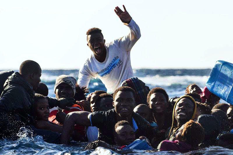 migranti in mare