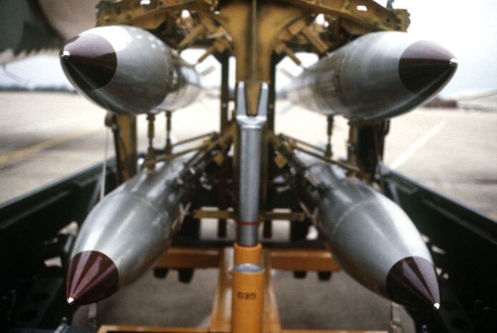 B-61 con missili nucleari B-61 con missili nucleari