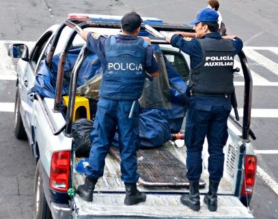 mexican-police-force-on-truck