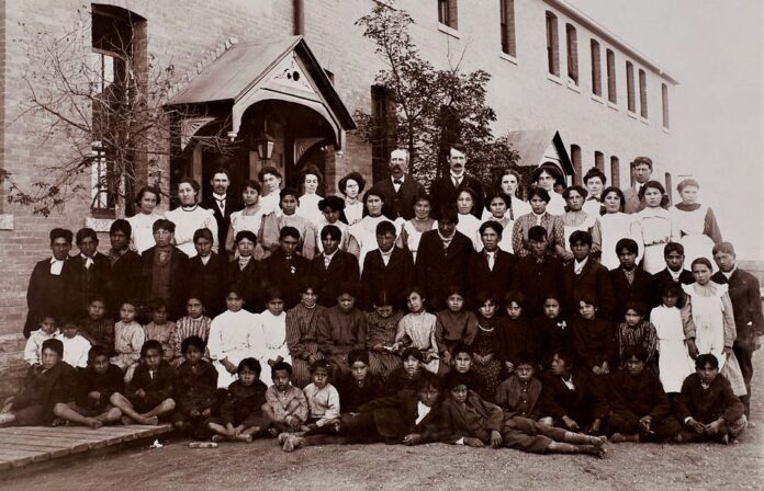 Scuole residenziali indigene