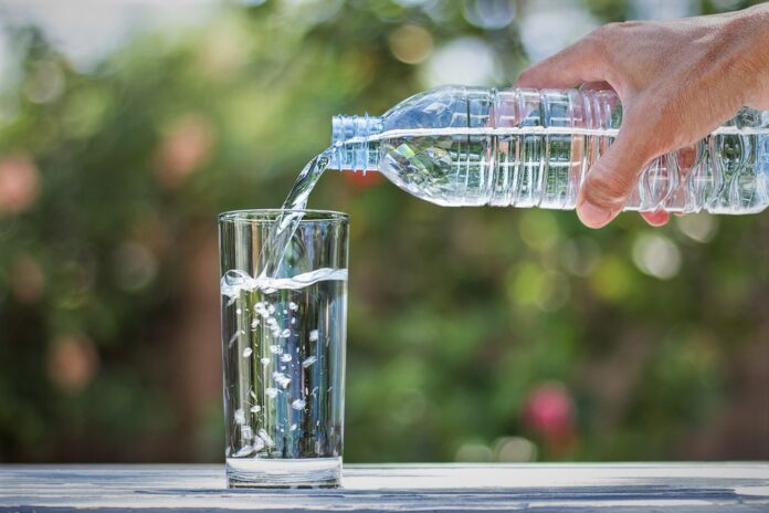acqua bottiglia