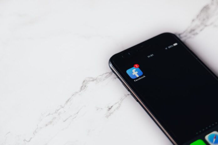facebook su cellulare facebook su cellulare