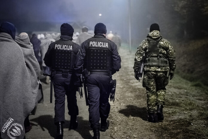 migranti polizia