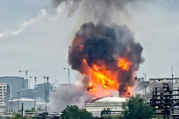 Raffineria russa bombe