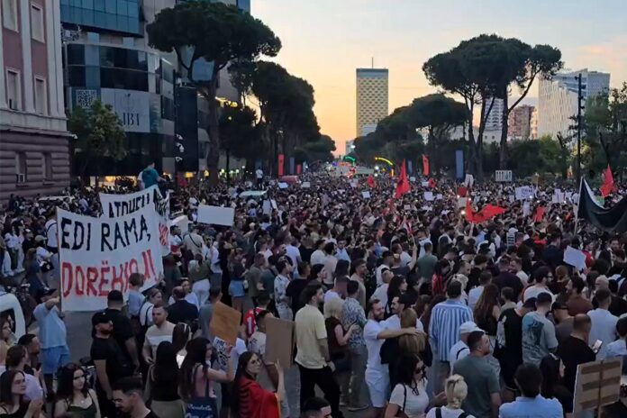 proteste in albania contro resort di lusso